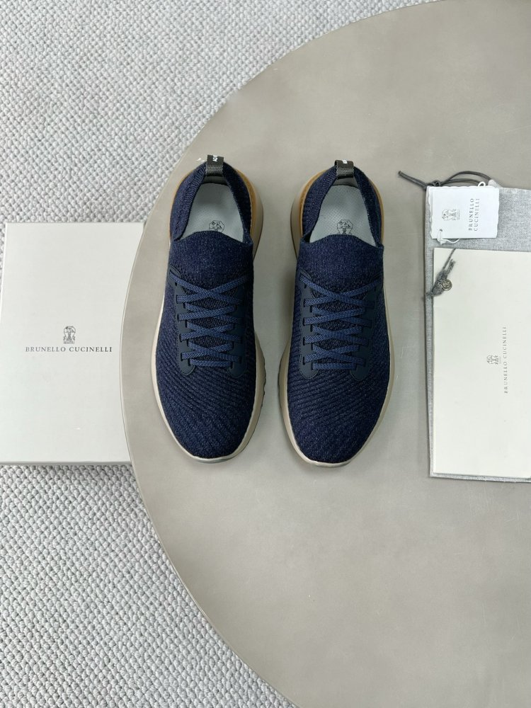 Кросівки чоловічі