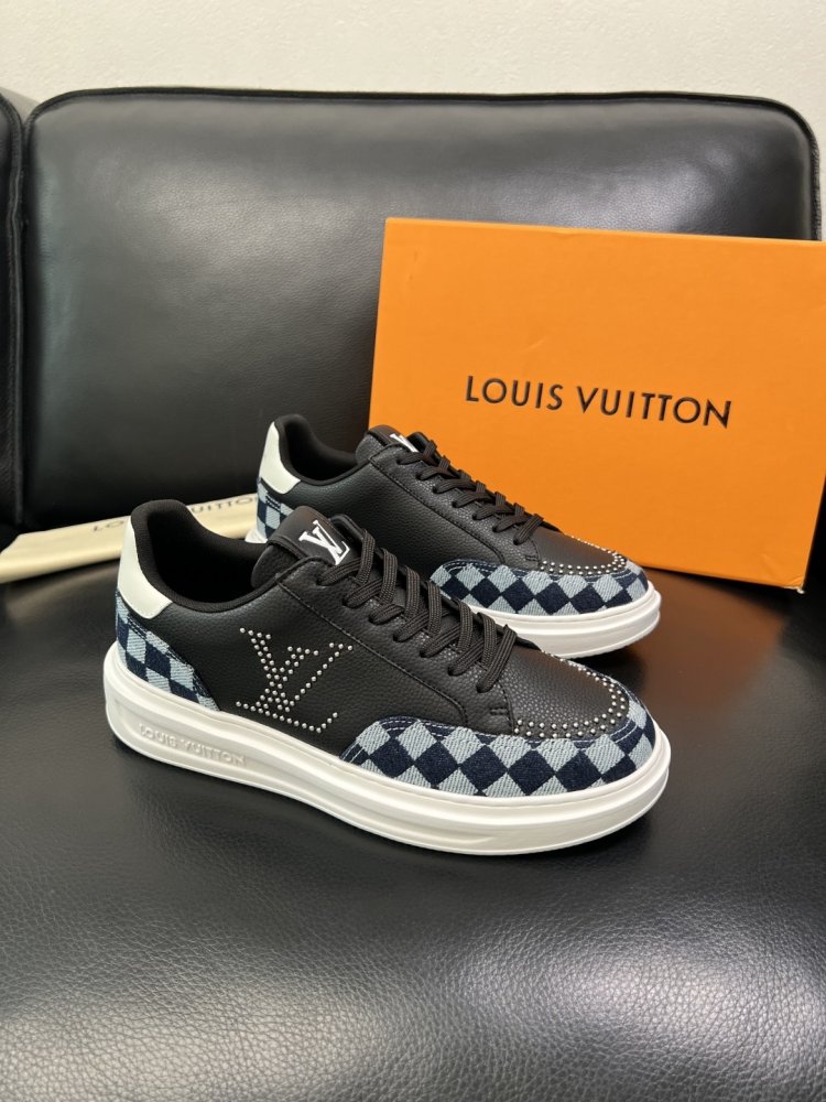 Кросівки чоловічі