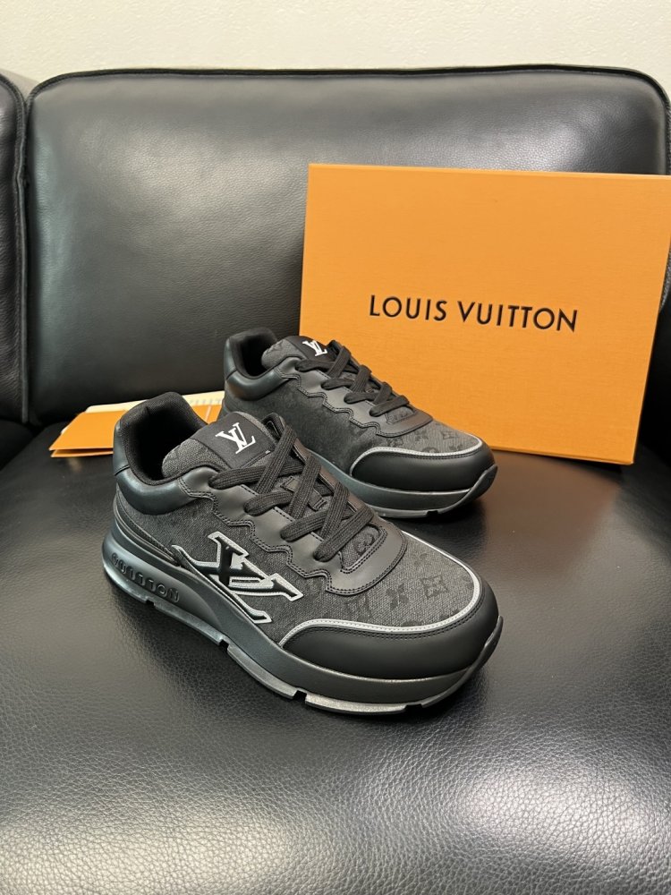 Кросівки чоловічі