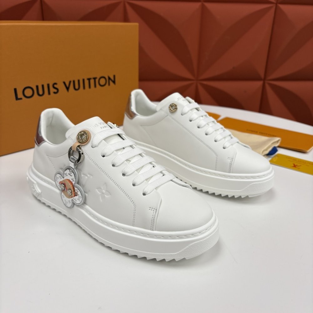 Кросівки чоловічі