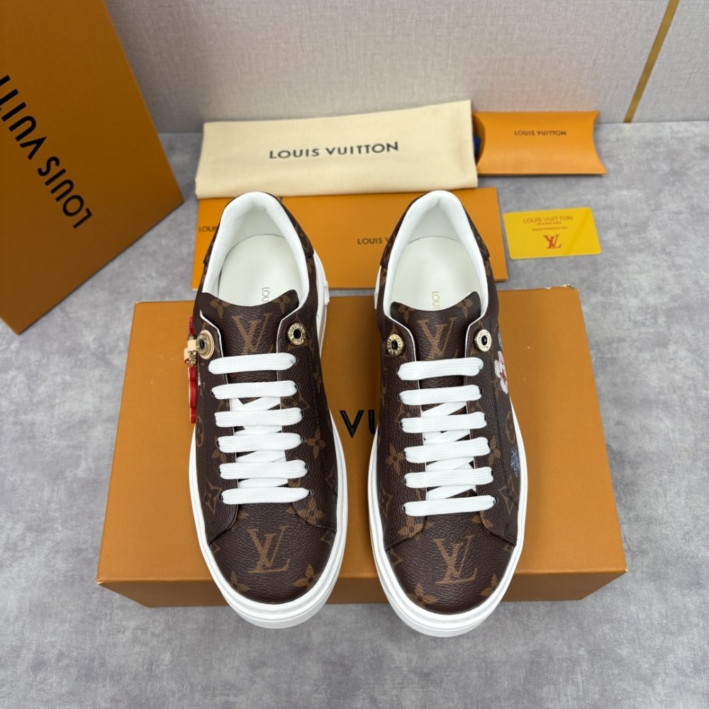 Кросівки чоловічі