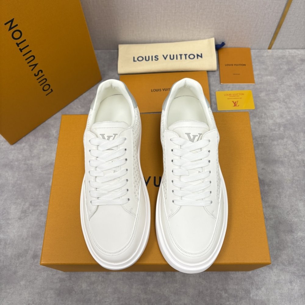 Кросівки чоловічі