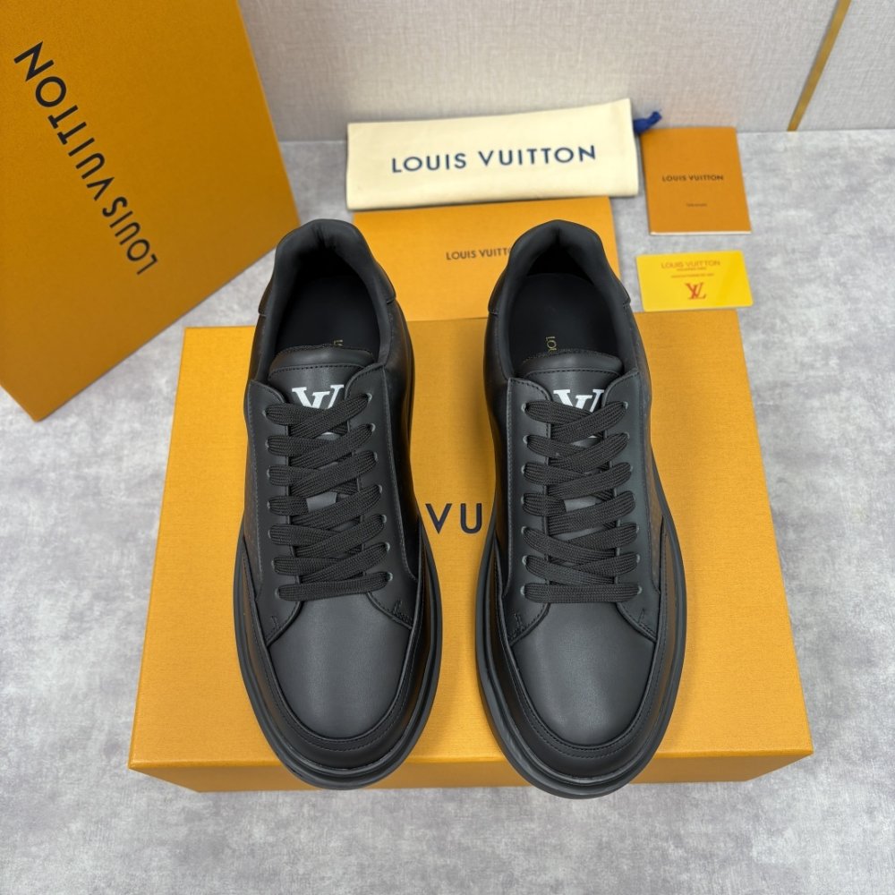 Кросівки чоловічі