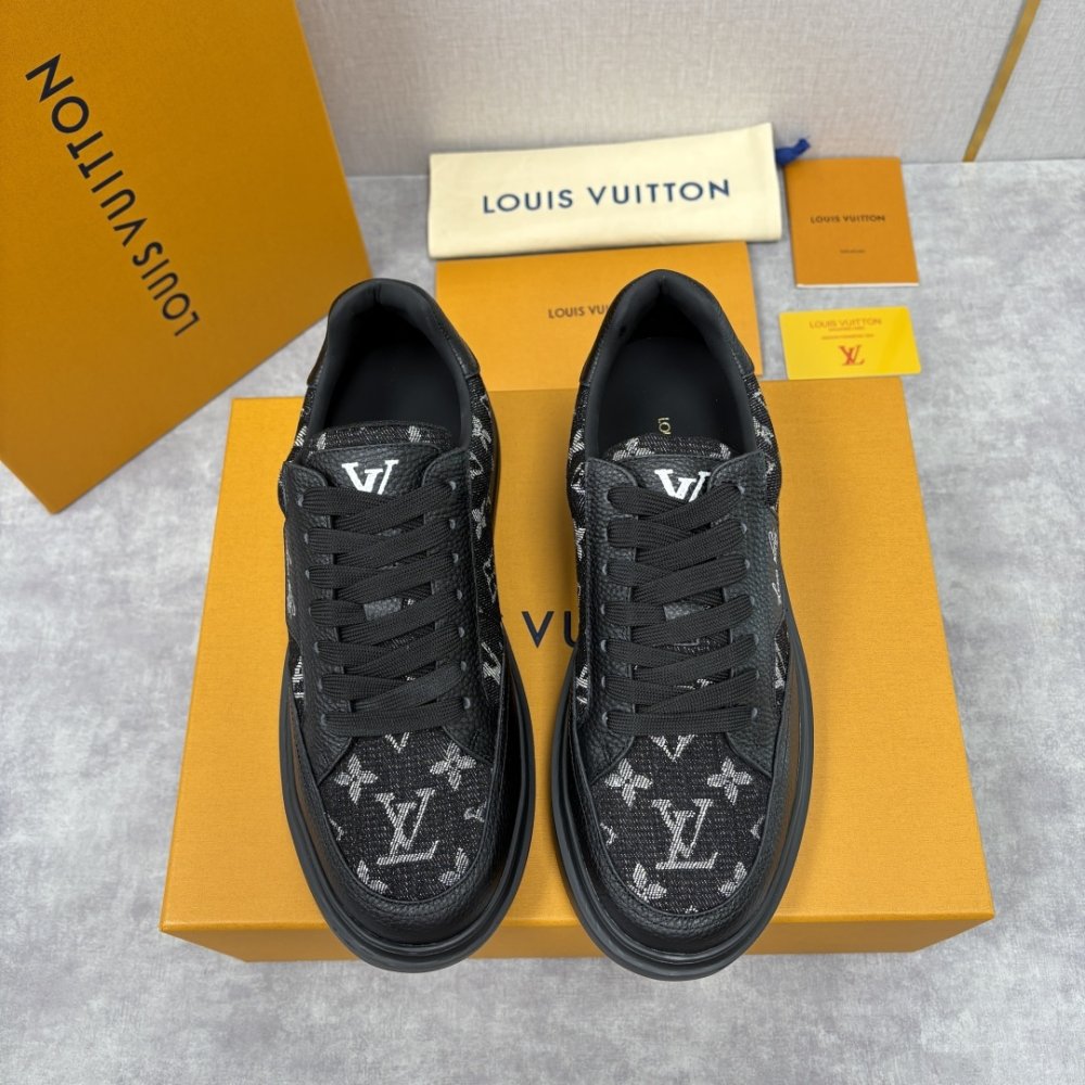 Кросівки чоловічі