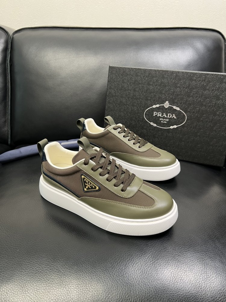 Кросівки чоловічі