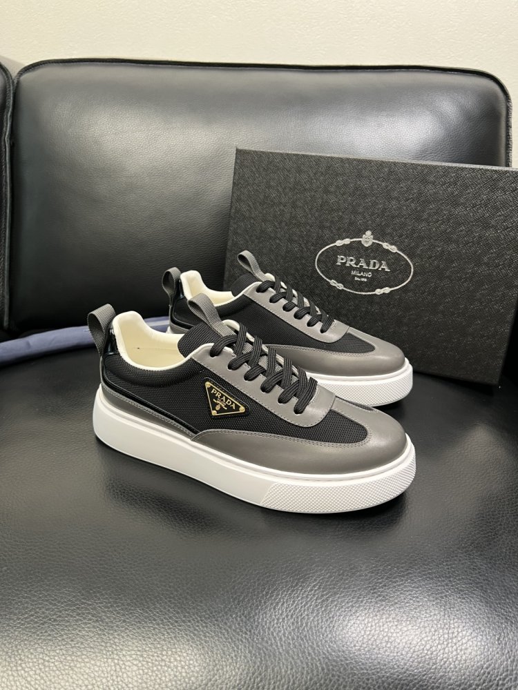 Кросівки чоловічі