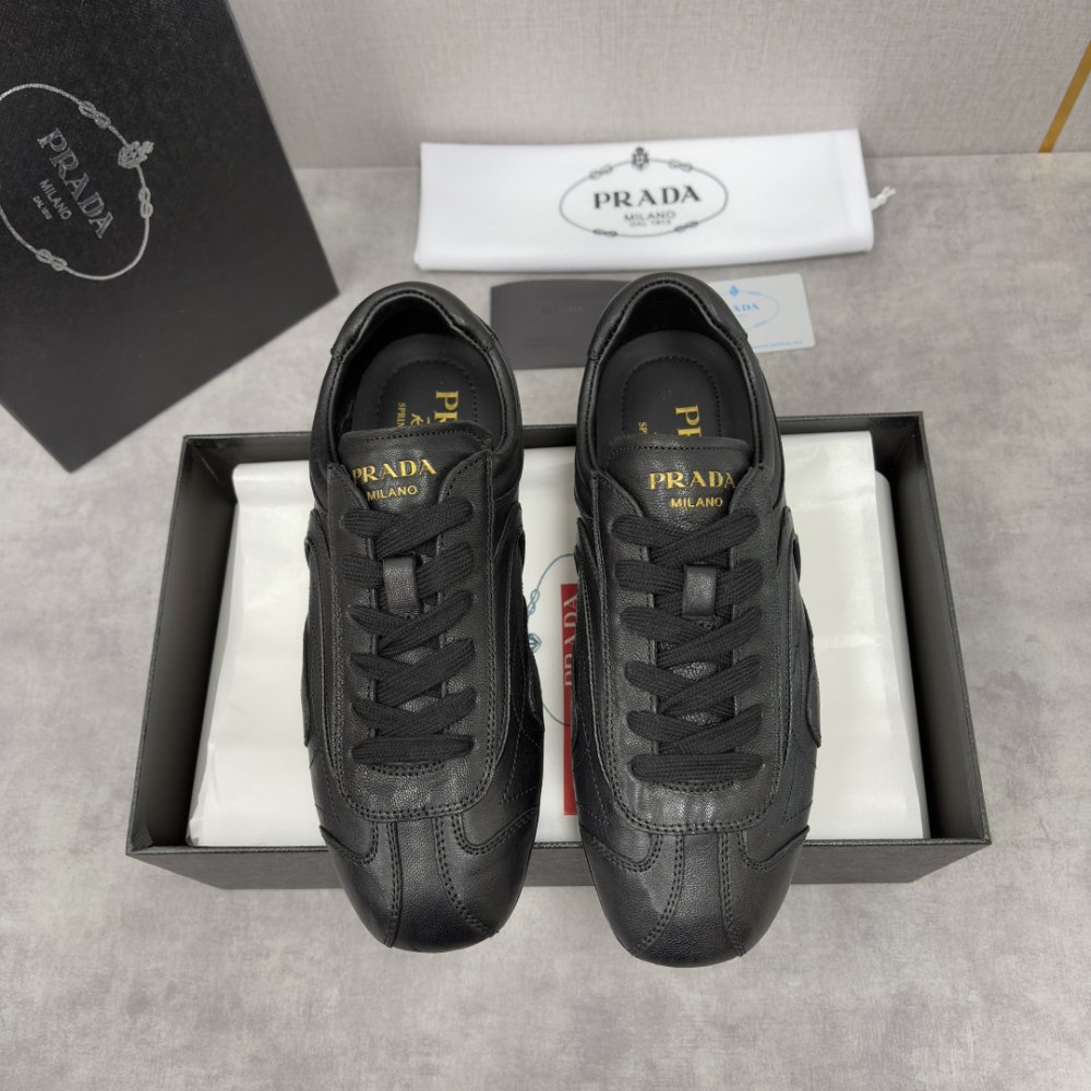 Кросівки чоловічі