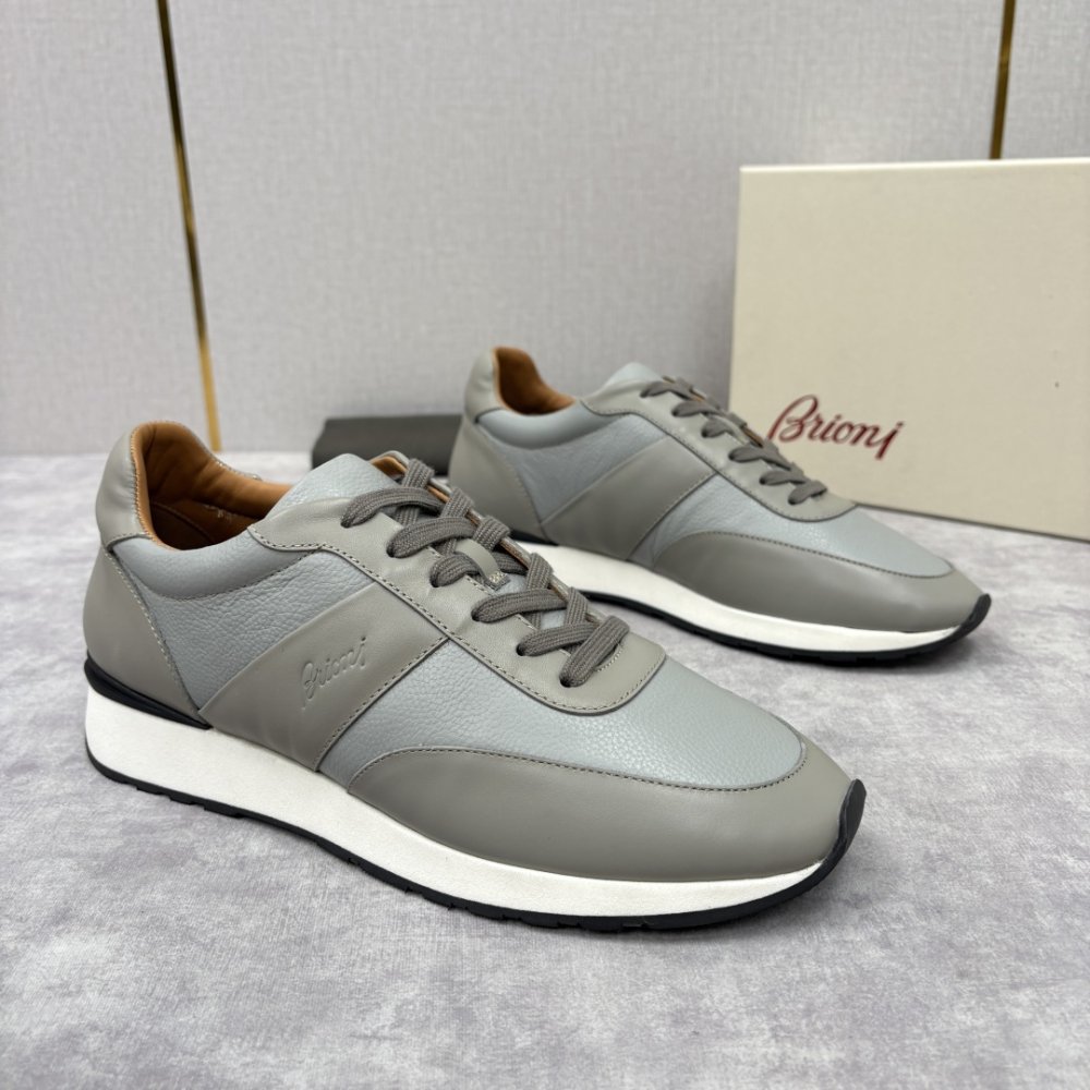 Кросівки чоловічі