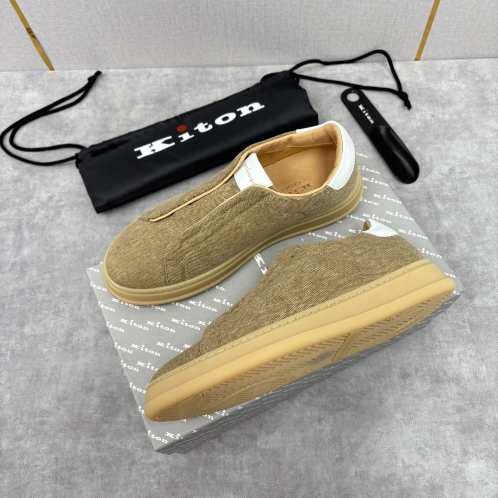 Кросівки чоловічі