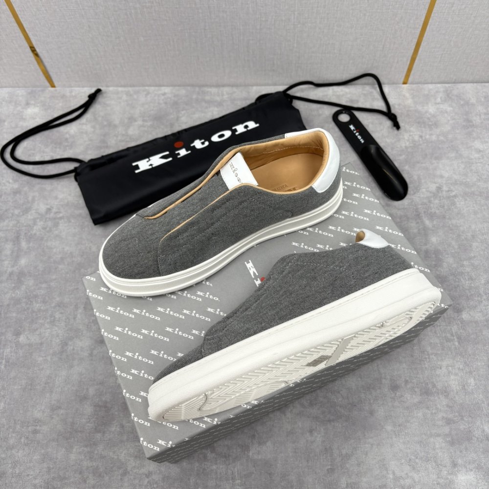 Кросівки чоловічі