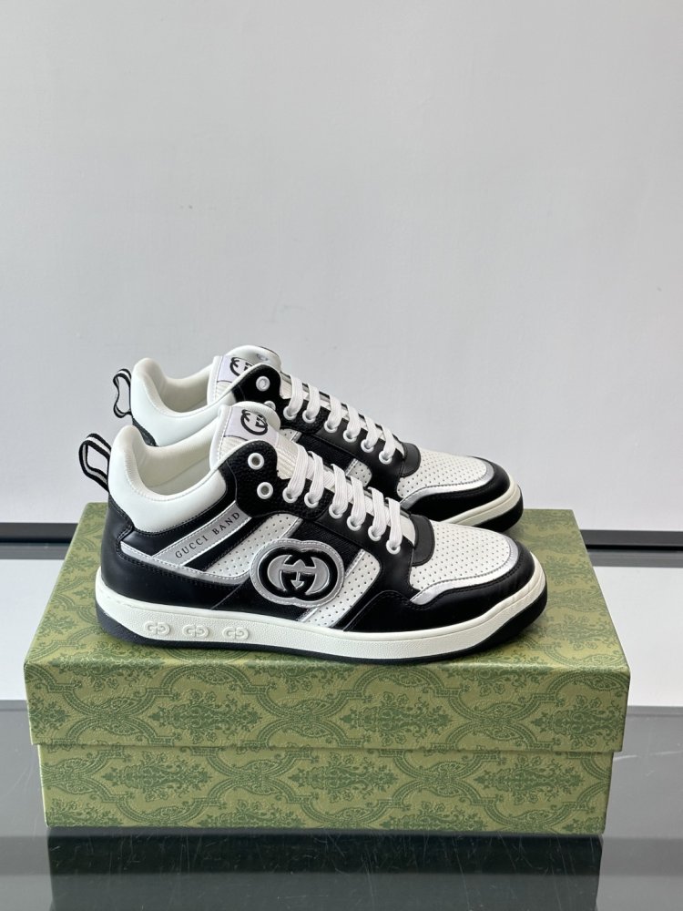 Кросівки чоловічі