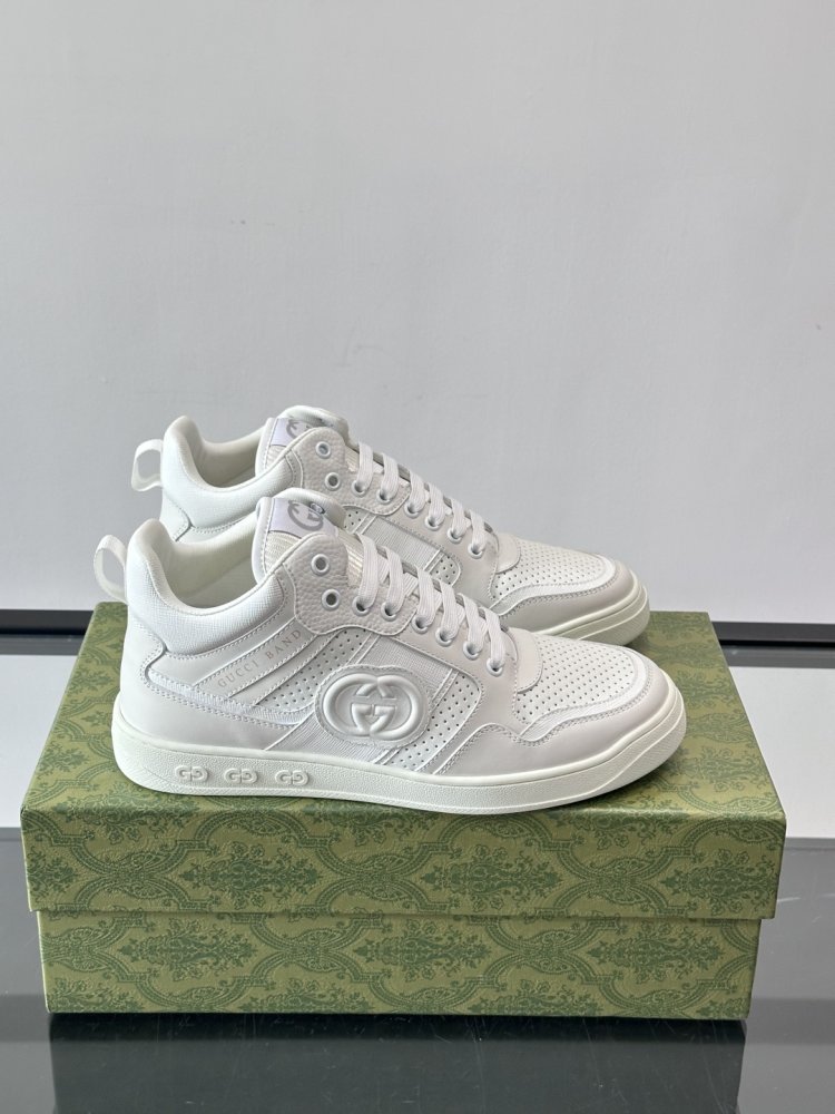 Кросівки чоловічі