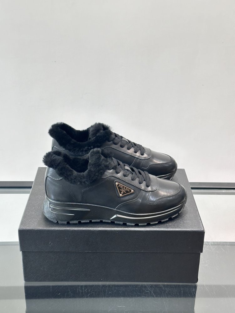 Кросівки чоловічі