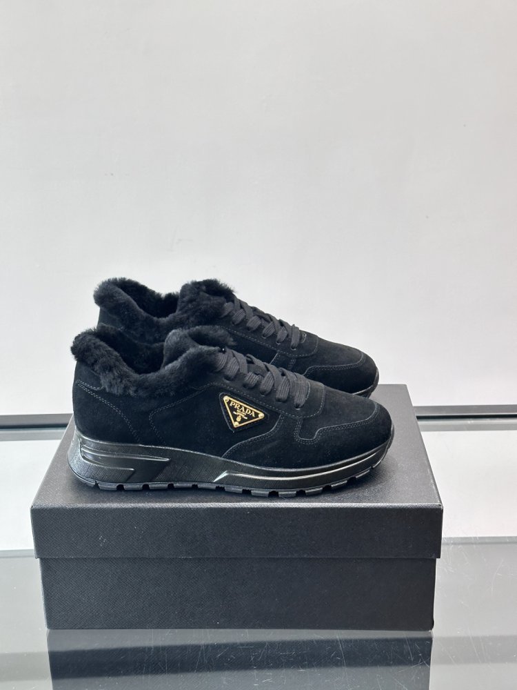 Кросівки чоловічі