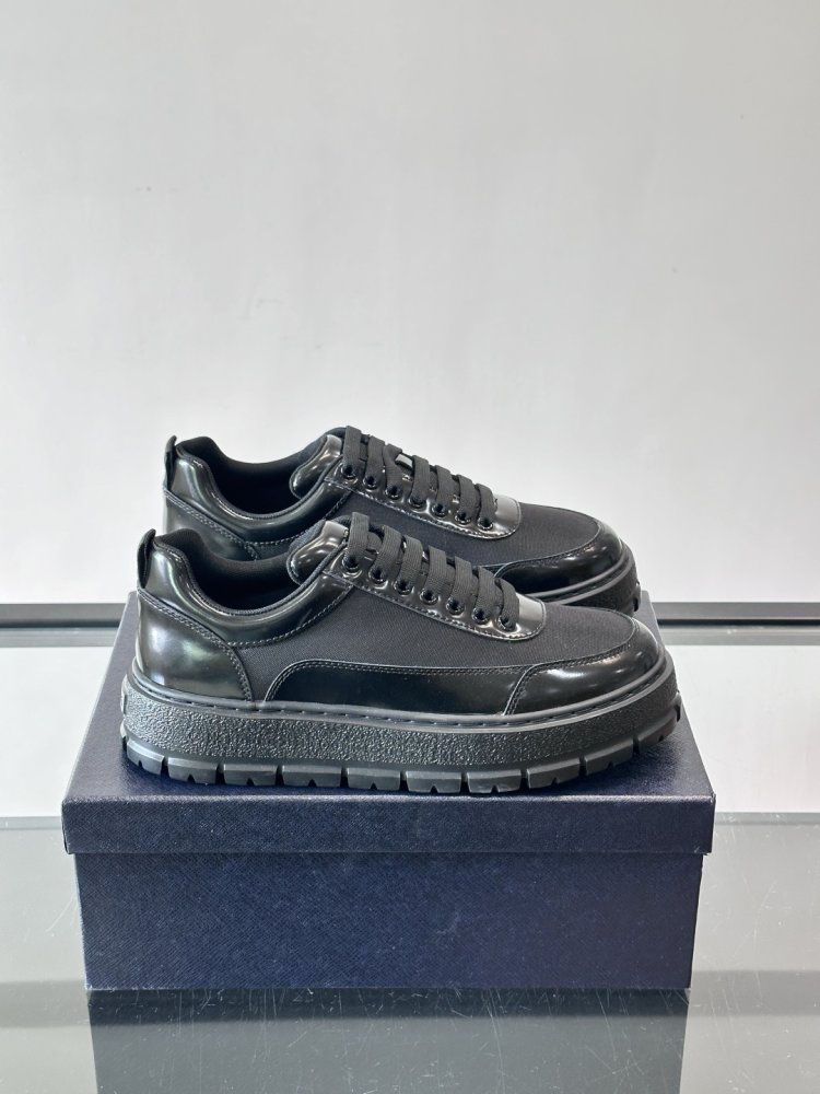 Кросівки чоловічі