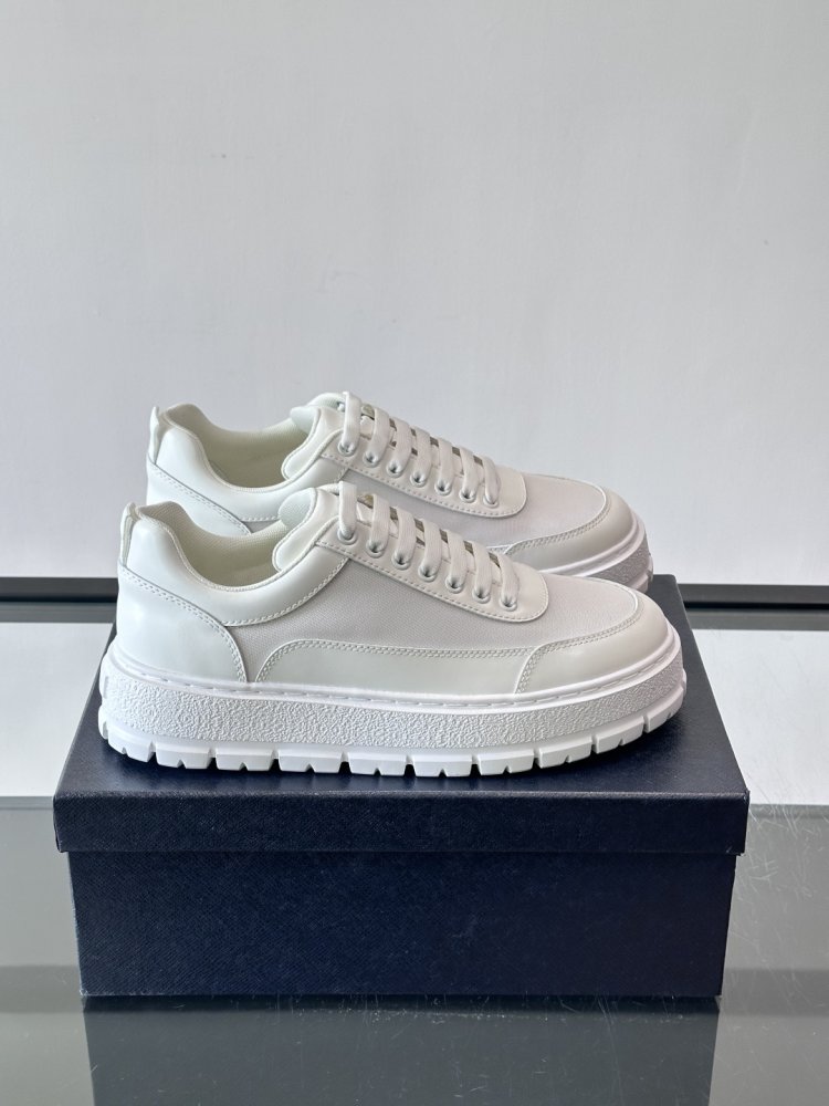 Кросівки чоловічі