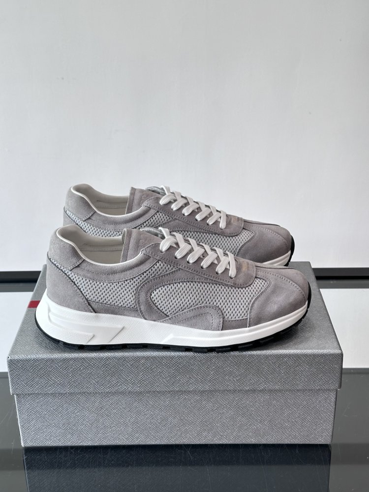 Кросівки чоловічі