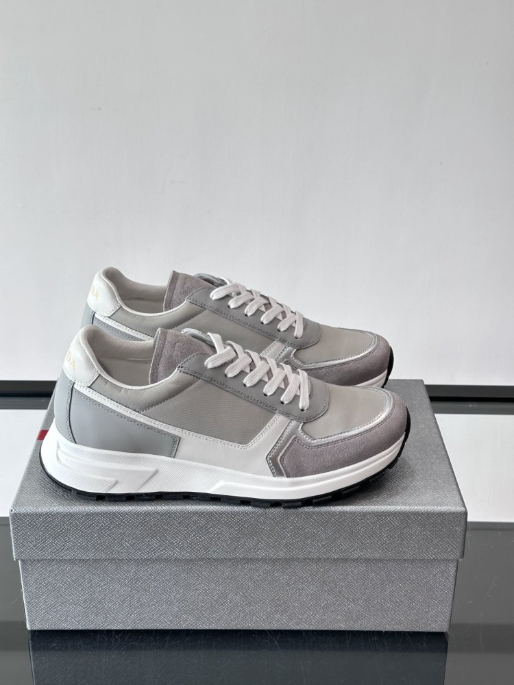 Кросівки чоловічі