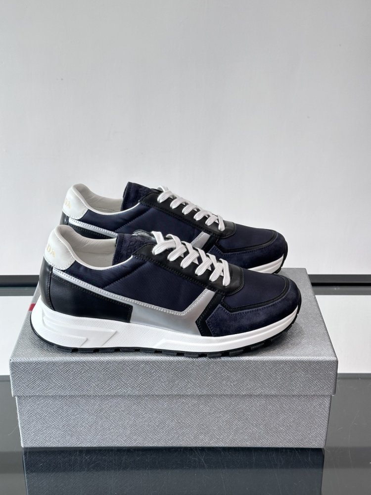 Кросівки чоловічі