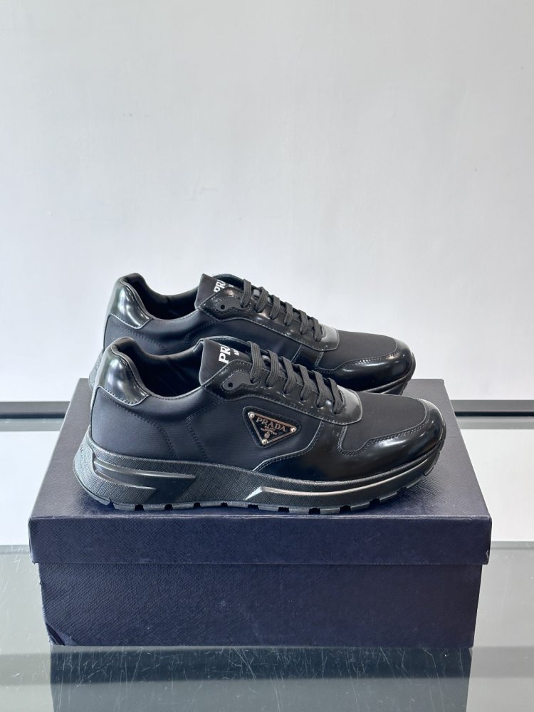 Кросівки чоловічі