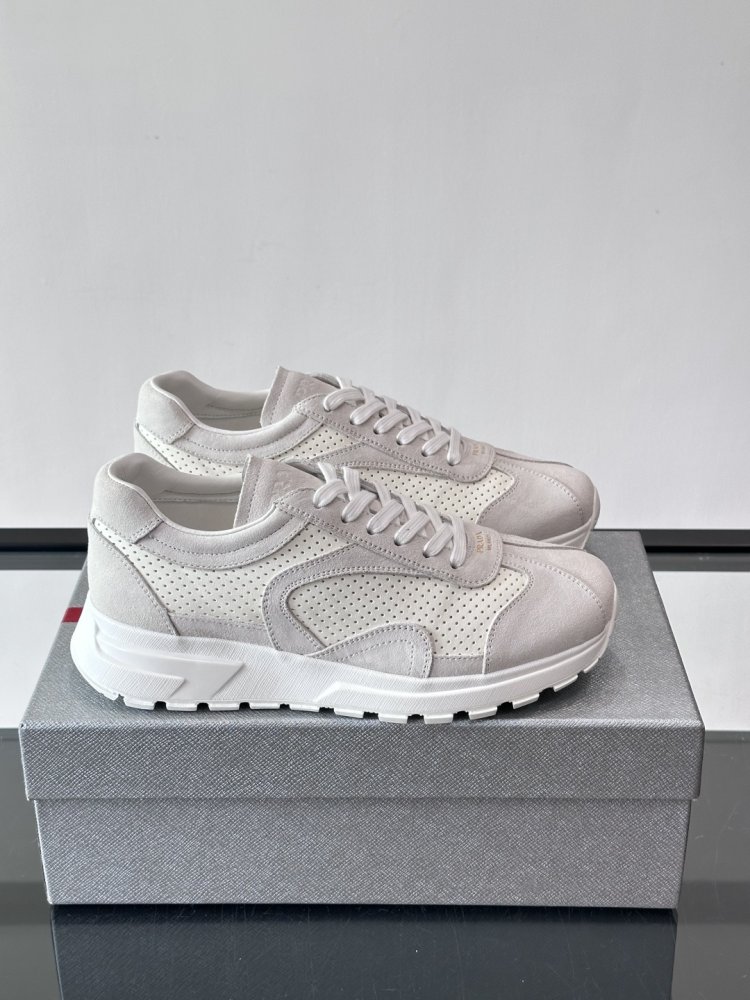 Кросівки чоловічі