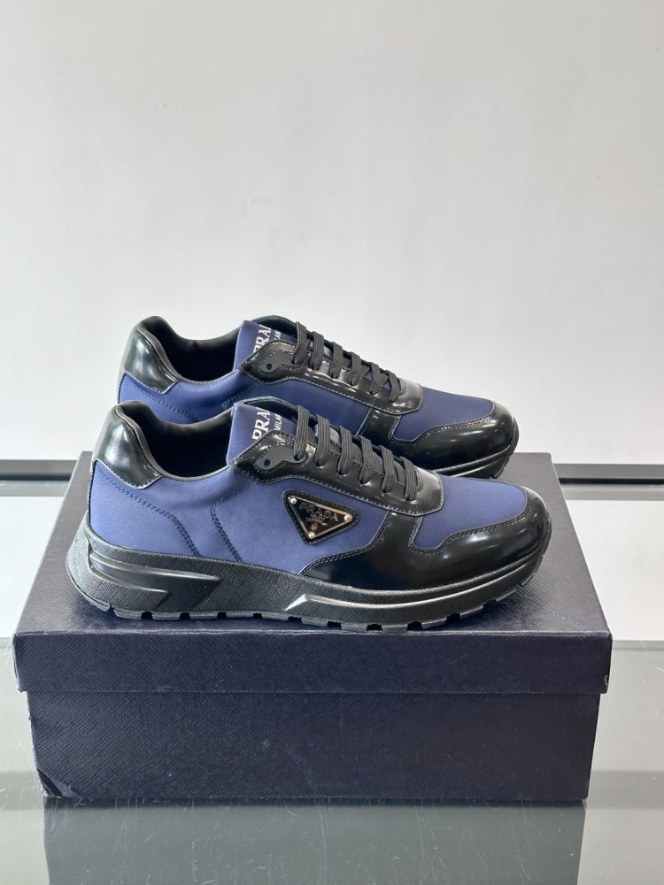 Кросівки чоловічі