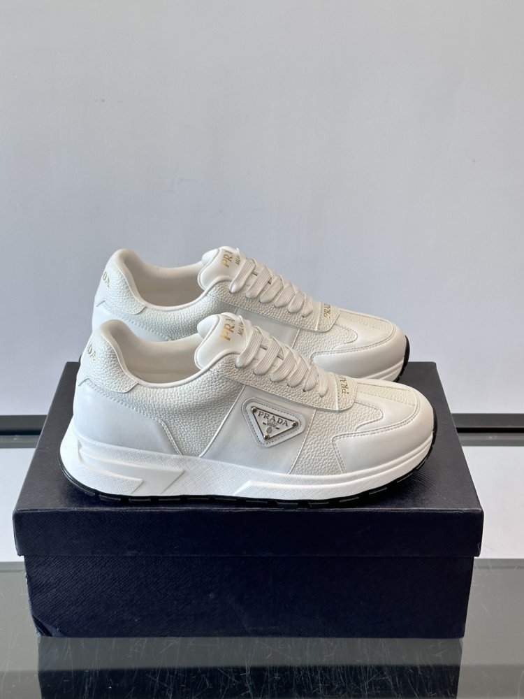 Кросівки чоловічі