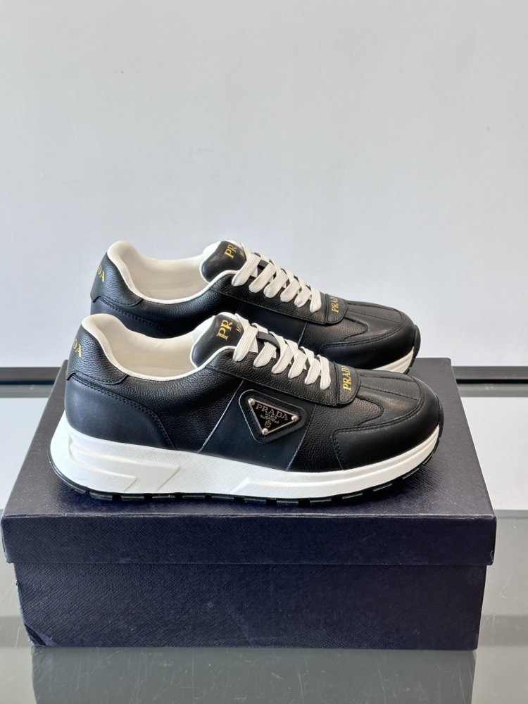 Кросівки чоловічі