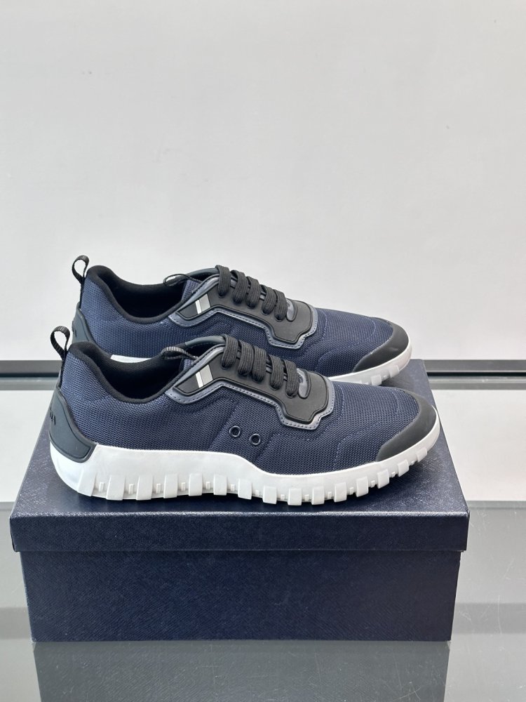 Кросівки чоловічі