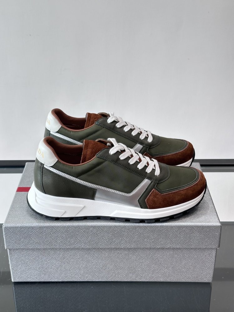 Кросівки чоловічі