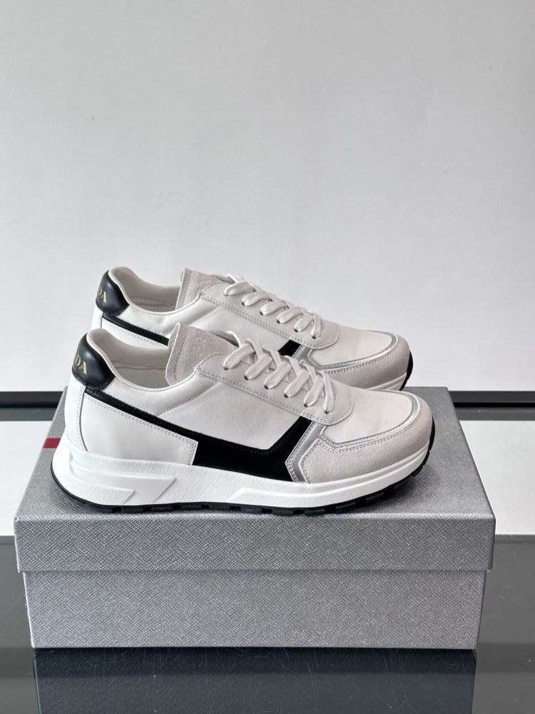 Кросівки чоловічі