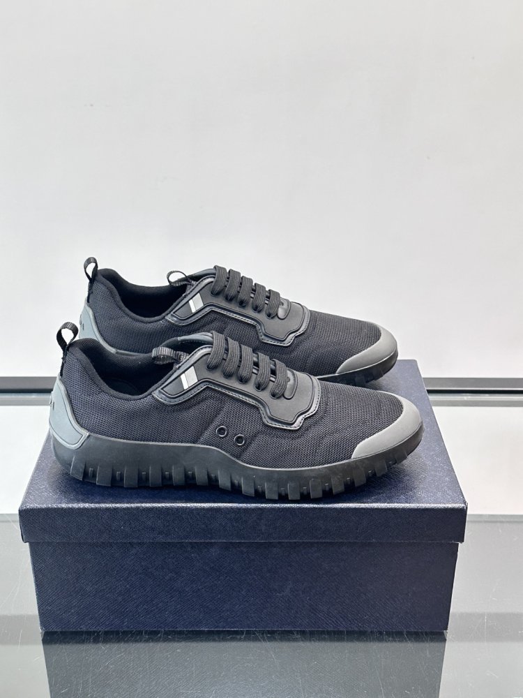 Кросівки чоловічі