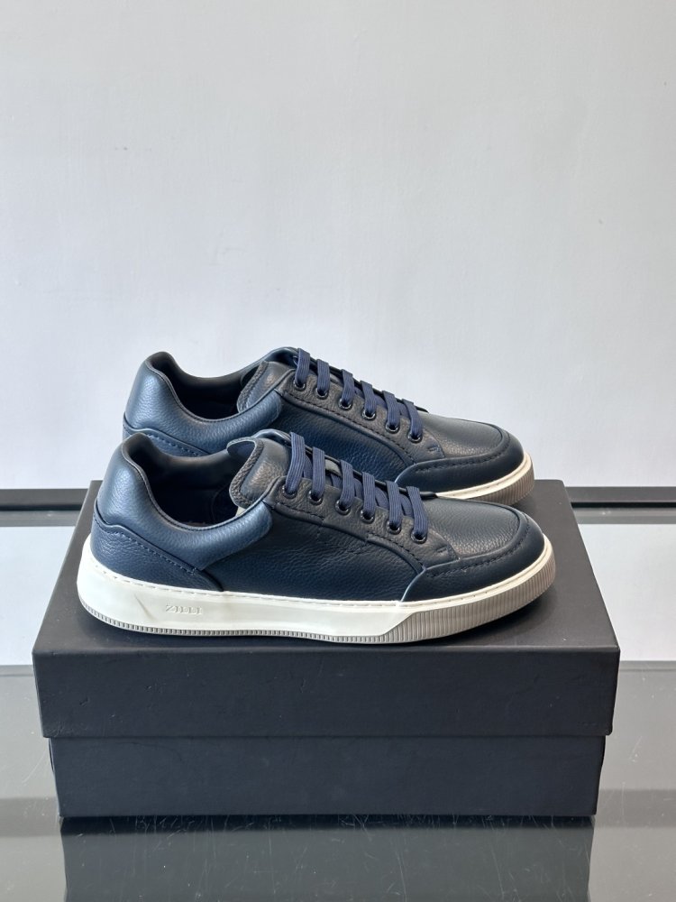 Кросівки чоловічі