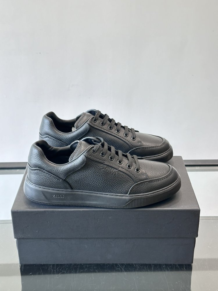 Кросівки чоловічі