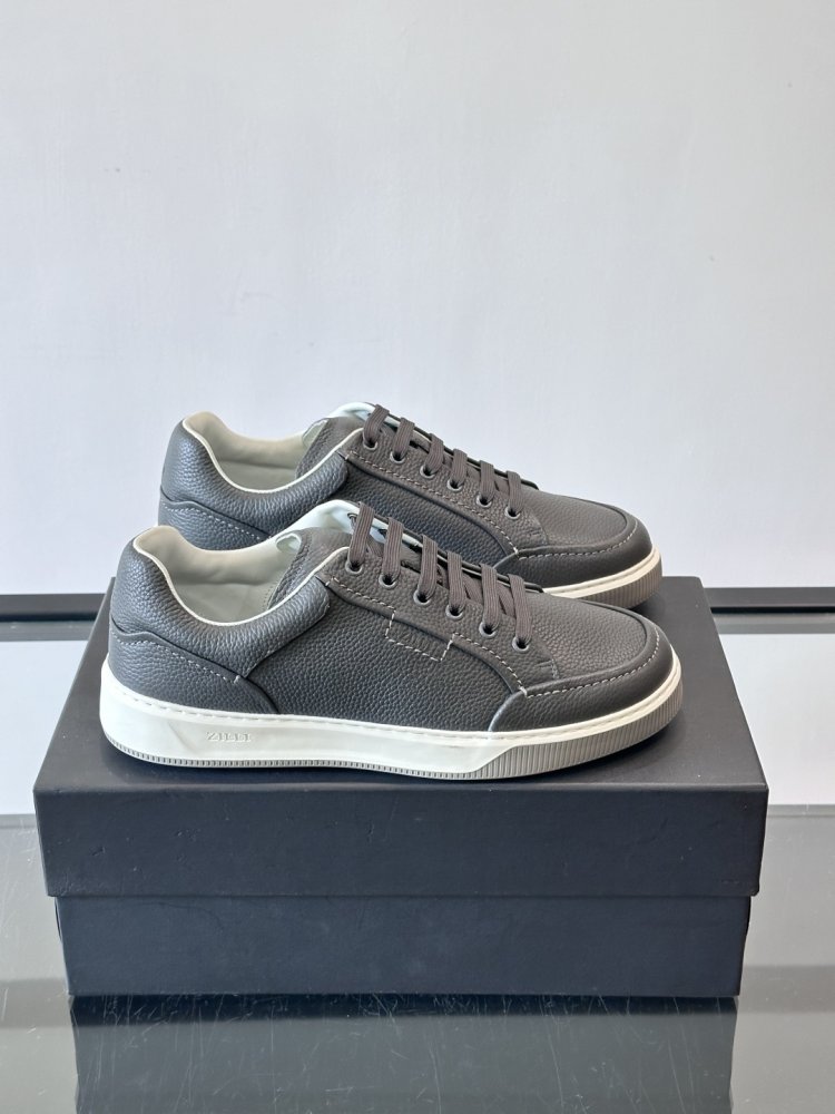 Кросівки чоловічі