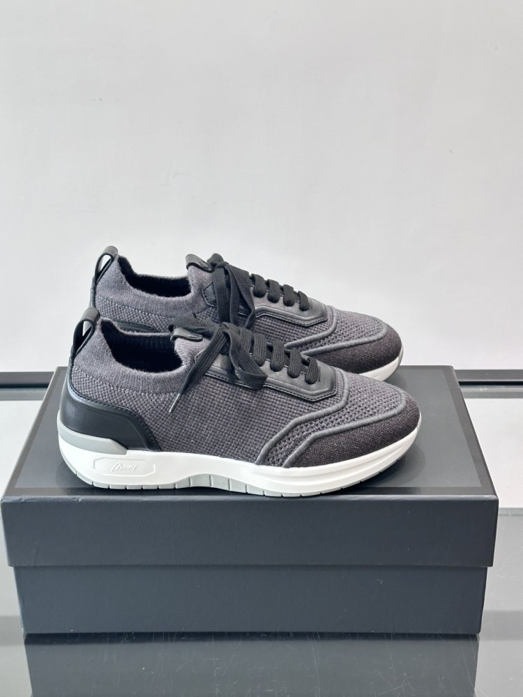 Кросівки чоловічі