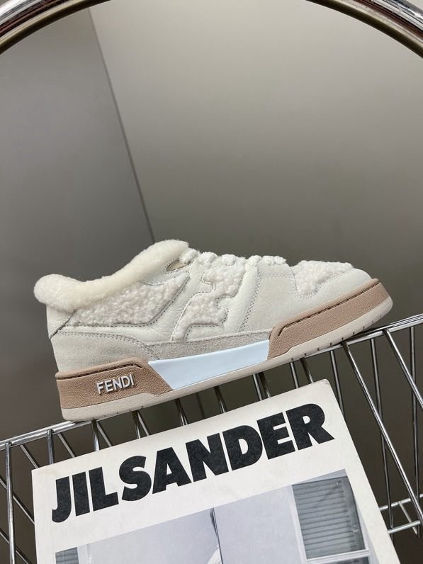 Кроссовки на меху кожаные женские