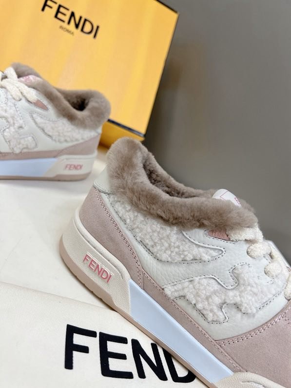 Кроссовки на меху кожаные женские фото 2