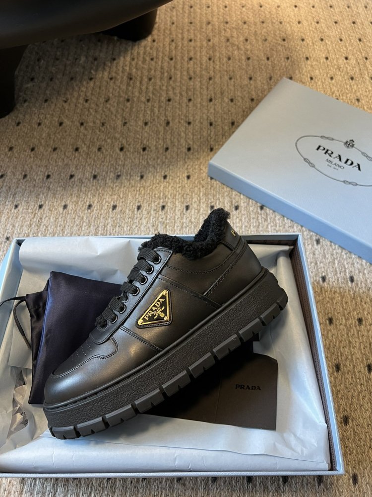 Sneakers on fur women's leather фото 4