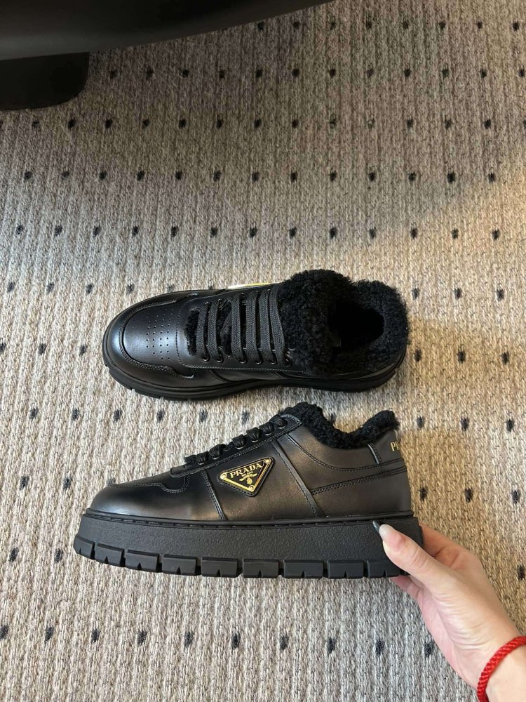 Sneakers on fur women's leather фото 5