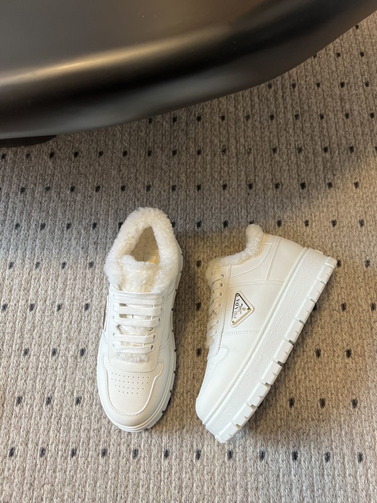 Sneakers on fur women's leather фото 5