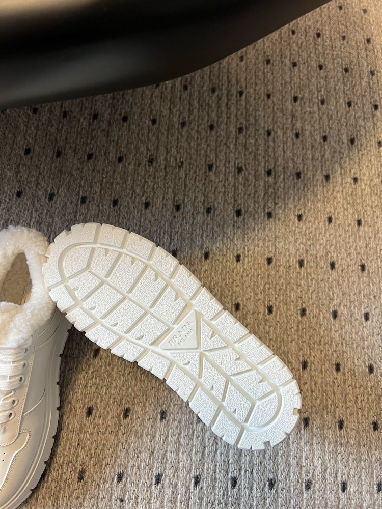 Sneakers on fur women's leather фото 6