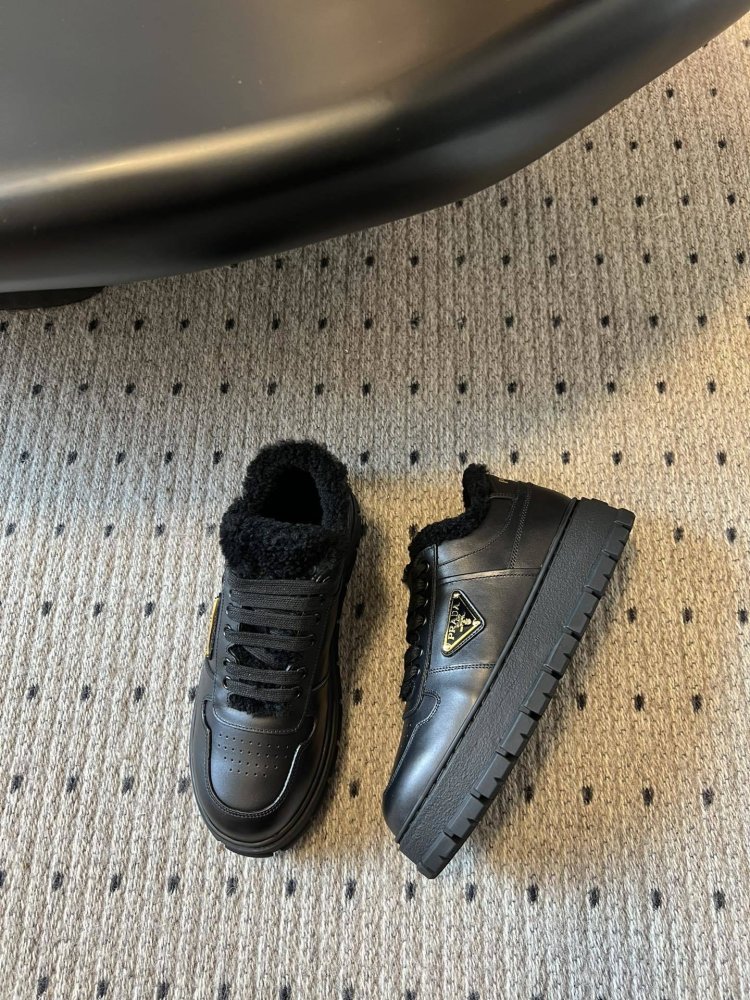 Sneakers on fur women's leather фото 7