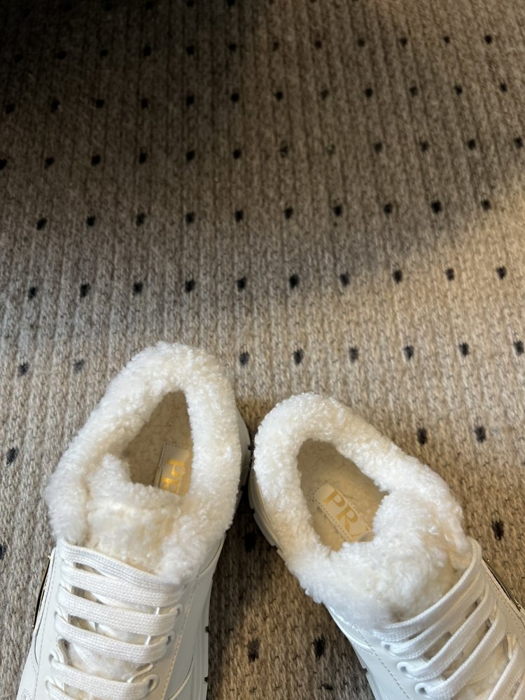 Sneakers on fur women's leather фото 7