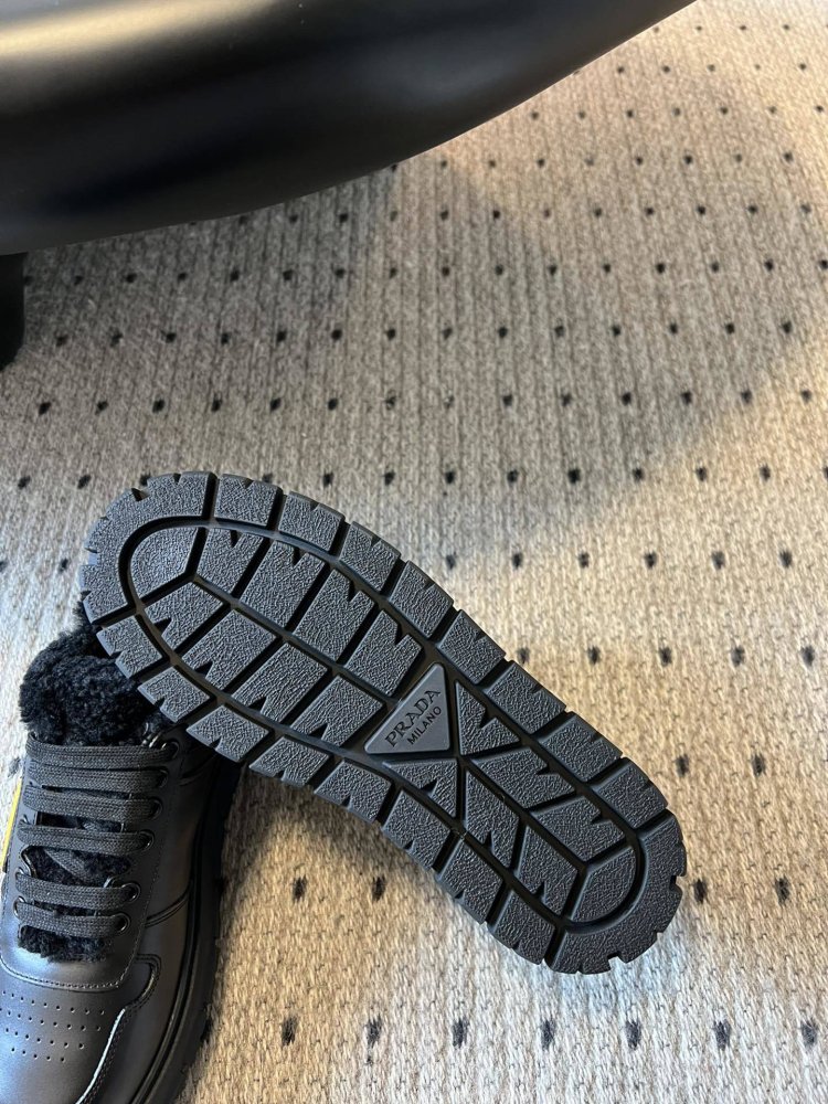 Sneakers on fur women's leather фото 9