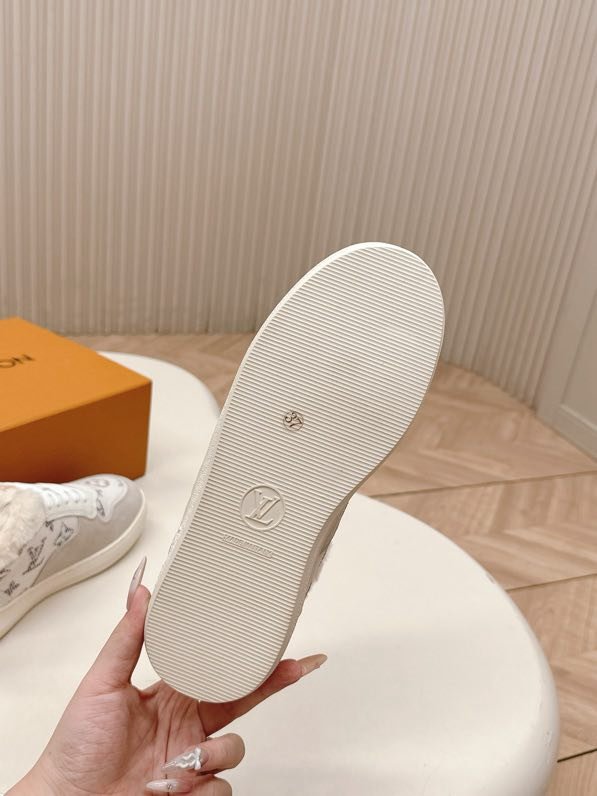 Кроссовки на меху женские фото 3