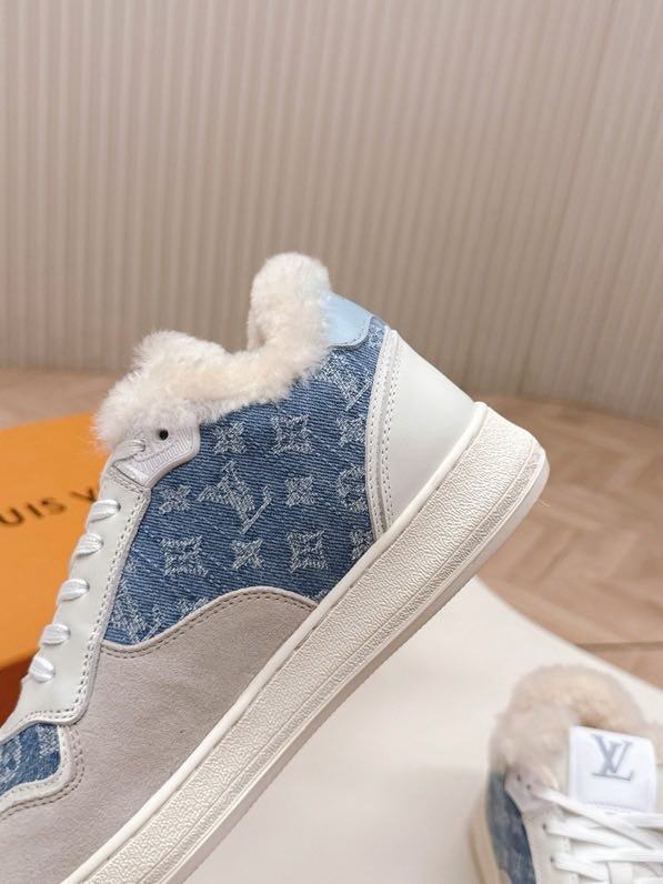 Кроссовки на меху женские фото 4