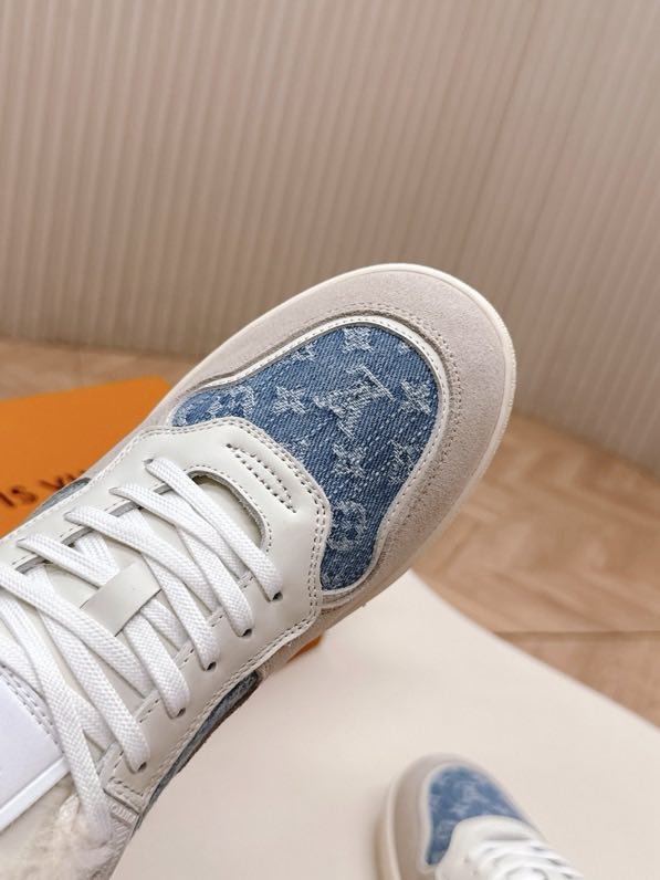 Кроссовки на меху женские фото 6