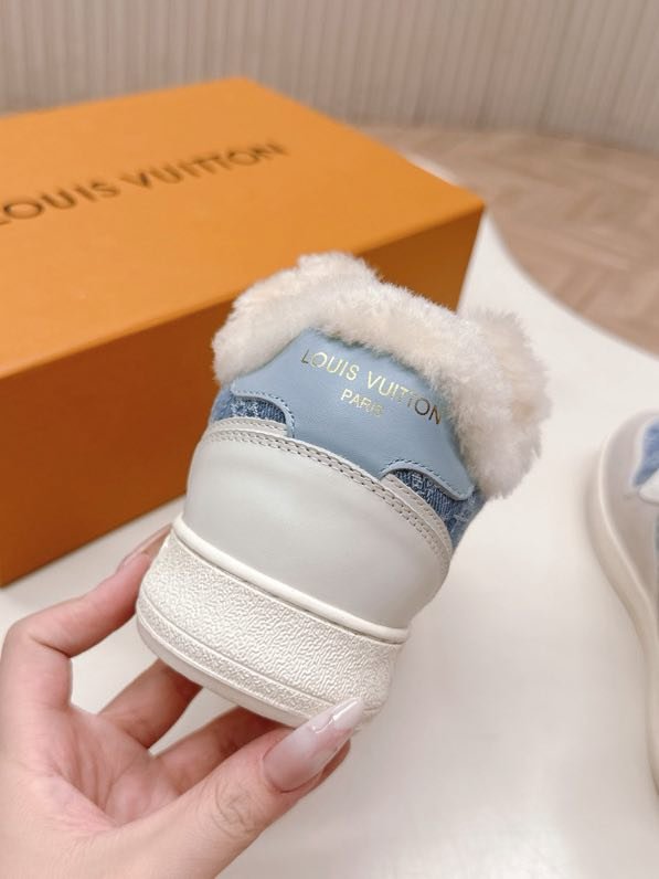 Кроссовки на меху женские фото 8