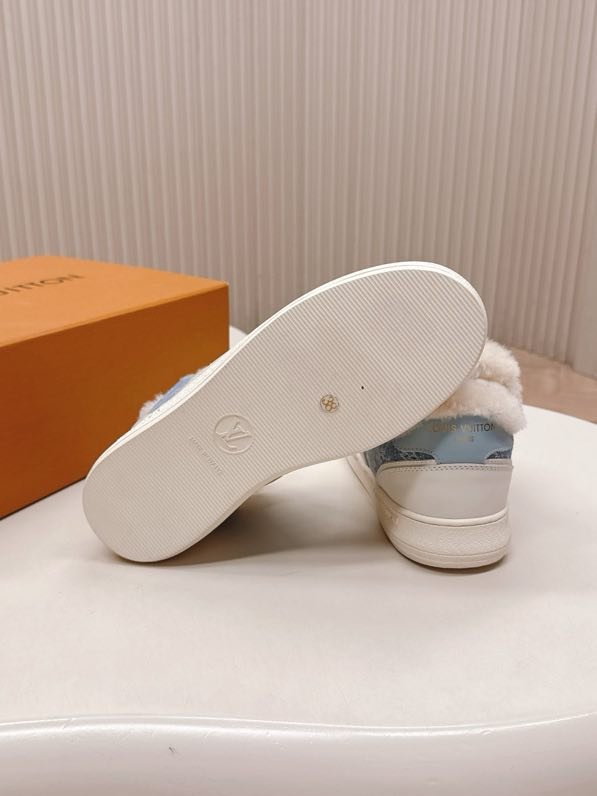 Кроссовки на меху женские фото 9